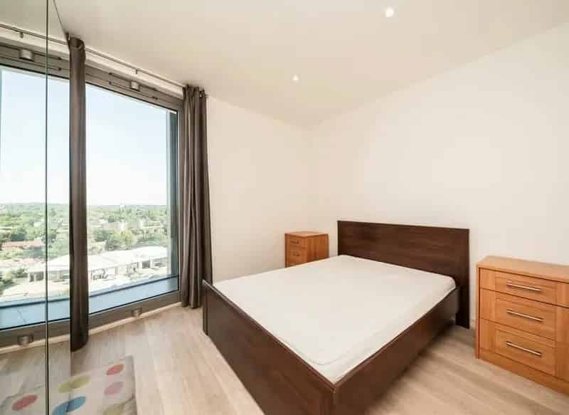 Stylish One Bedroom Apartment Great West Quarter Brentford