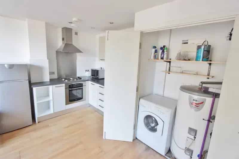 1 Bedroom Furnished Apartment City Centre Available Now