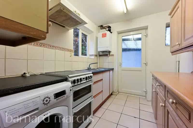 Feltham Family Home Near Train Station and Schools