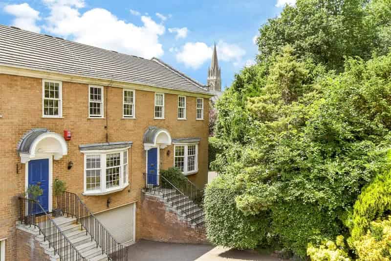 4 Bedroom End of Terrace House for Sale