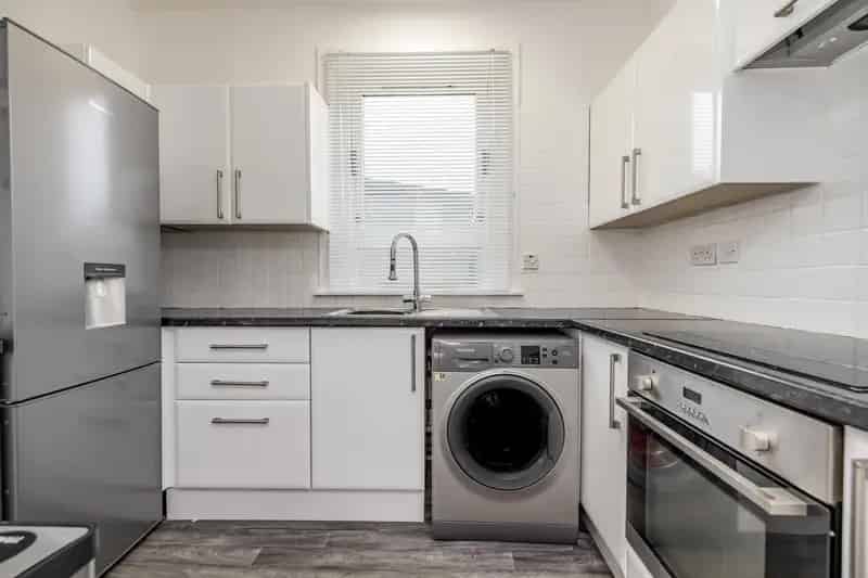 Immaculate 2-Bed Apartment in Rosehill - Gas Central Heating, Modern Kitchen