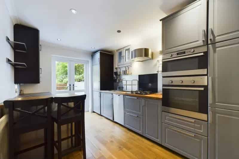 Acton One Bedroom Flat - Conversion Potential - Shared Garden