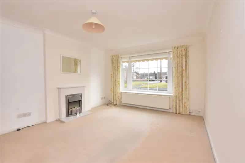Ground Floor Apartment in Rodley with Private Garden and Parking