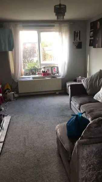 Ground Floor One-Bed Flat Near Station Shops