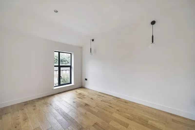 Chain Free Townhouse Sydenham Modern Spacious Living