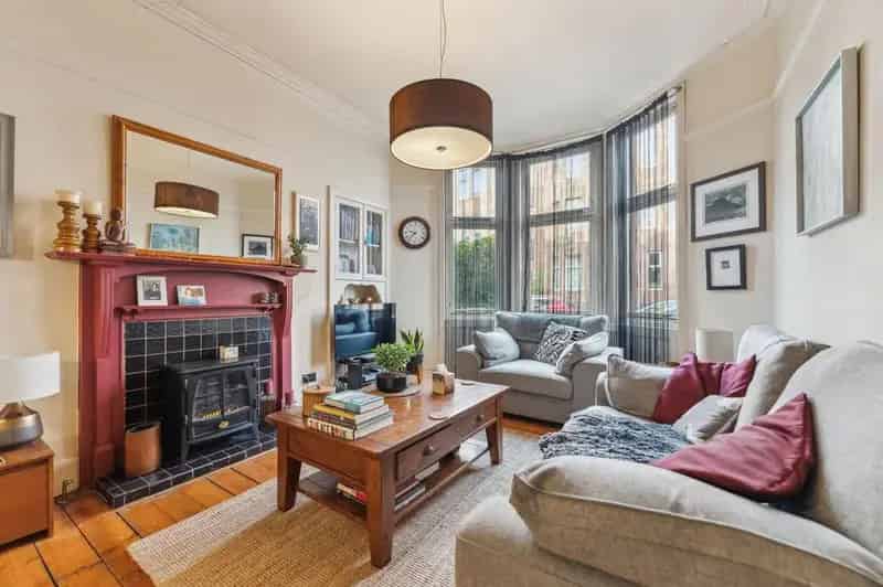1 Bedroom Flat for Sale in Glasgow's West End Near Glasgow University