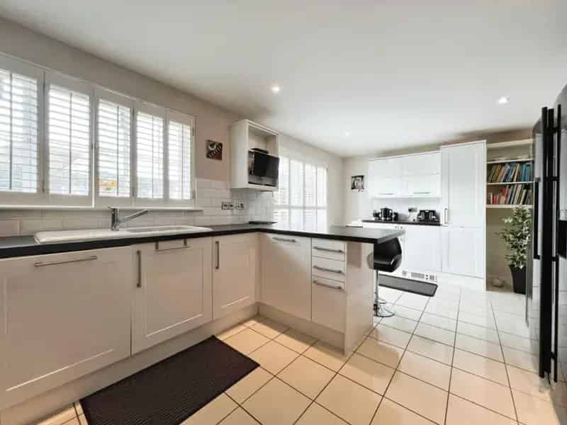5 Bedroom Detached House with Sea Views For Sale