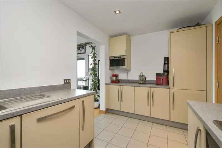 2 Bed Flat - Third Floor with 2 Reception Rooms