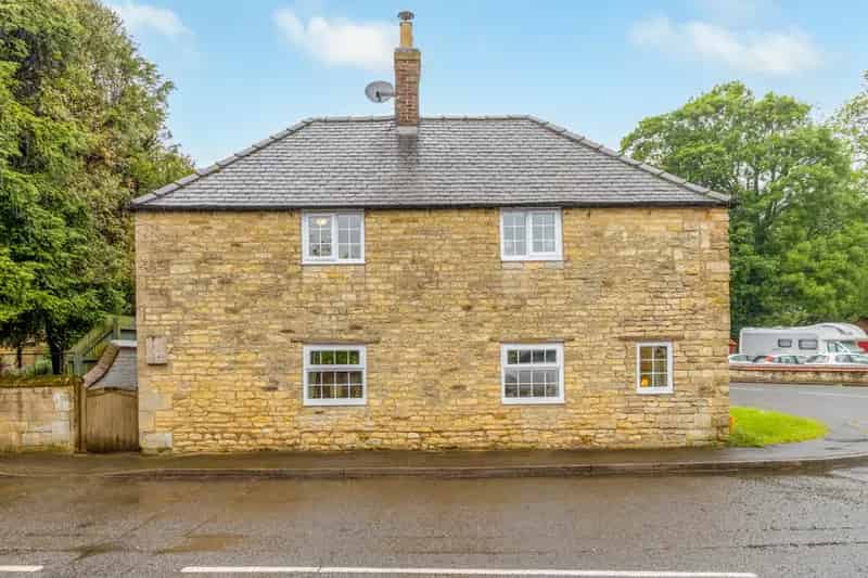 3 Bedroom Detached Cottage for Sale Leadenham