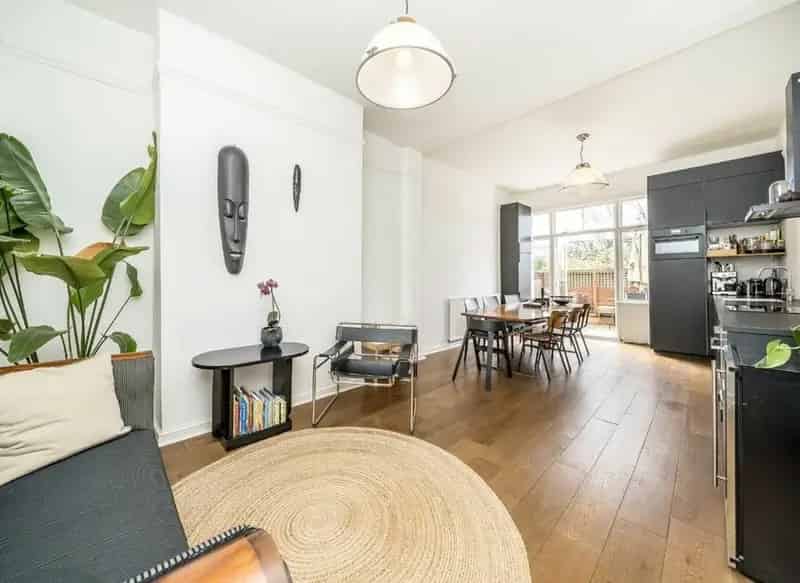 Spacious 3-Bed Maisonette with Roof Terrace Near Peckham Rye Park