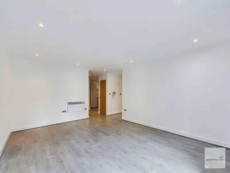 2 Bedroom Flat for Sale EWS1 Compliant Allocated Parking