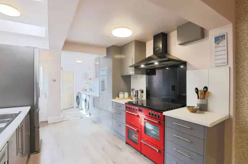 Charming 3-Bedroom Period Terrace House in Worcester Bath Road