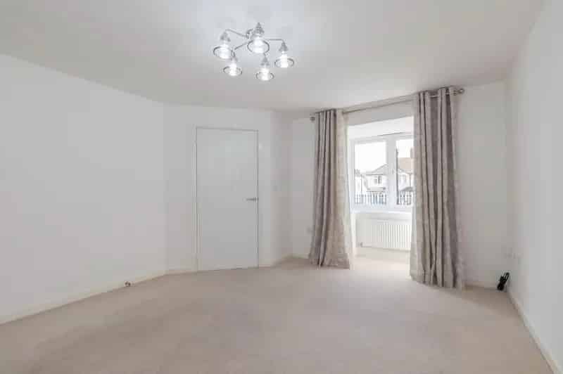 3 Bedroom Semi-Detached House for Sale in Cheltenham