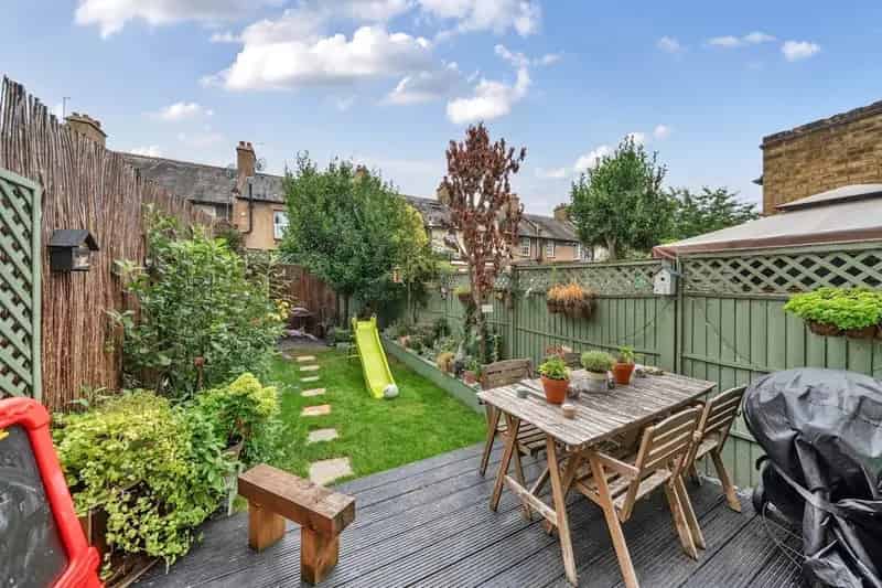 2 Bed House in Tower Gardens Conservation Area
