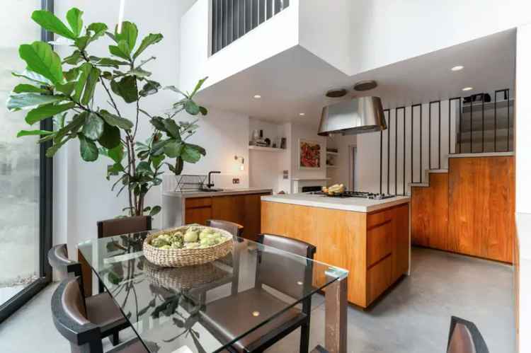 5 Bedroom Victorian Townhouse for Sale in Islington