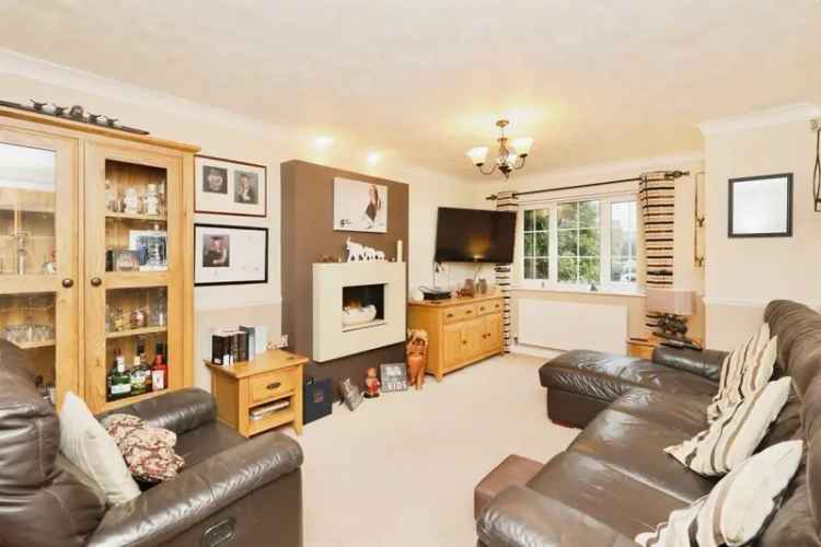 Spacious 4-Bed Detached Family Home with Conservatory and Garage
