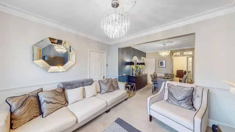 Modern 4-Bedroom Family Home in Mawneys Romford