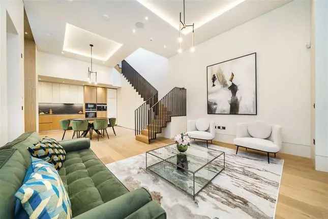 Semi Detached House for Sale in Clapham SW4