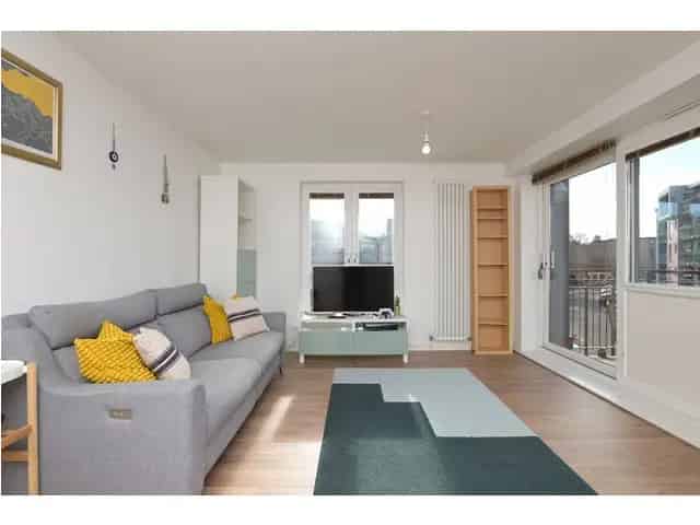 2 Bedroom Flat for Sale near Edinburgh City Centre