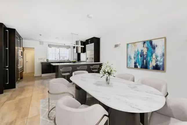 Terraced House for Sale in Cambridge Street Pimlico SW1V