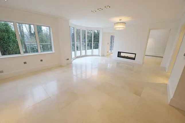 Large 5-6 Bedroom Detached House for Sale in London