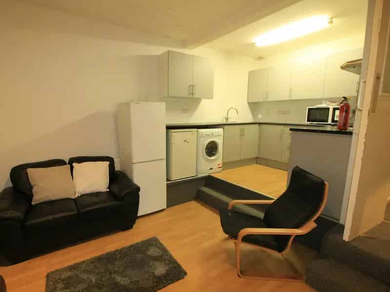 Furnished Room Near Nottingham City Centre and NTU - All Bills Included