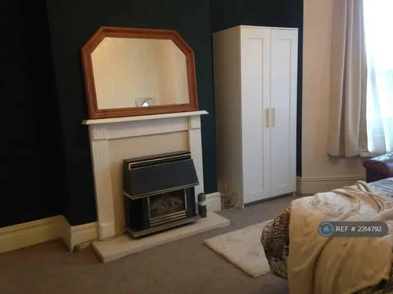 5 Bedroom Terraced House Easton