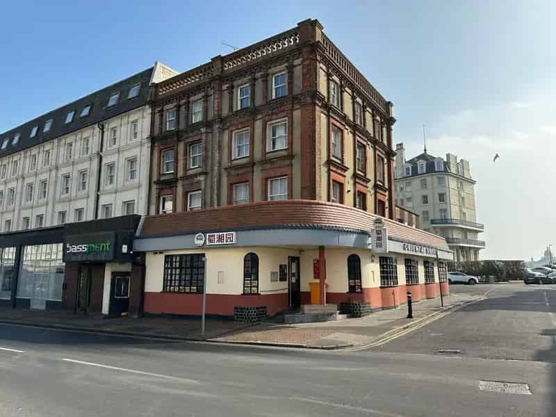 Freehold Restaurant Leisure Space 7 Flats Eastbourne Town Centre