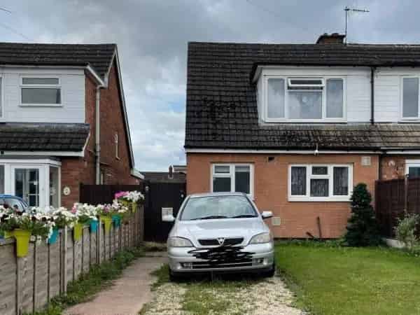 2 Bedroom House with Modern Kitchen and Large Garden