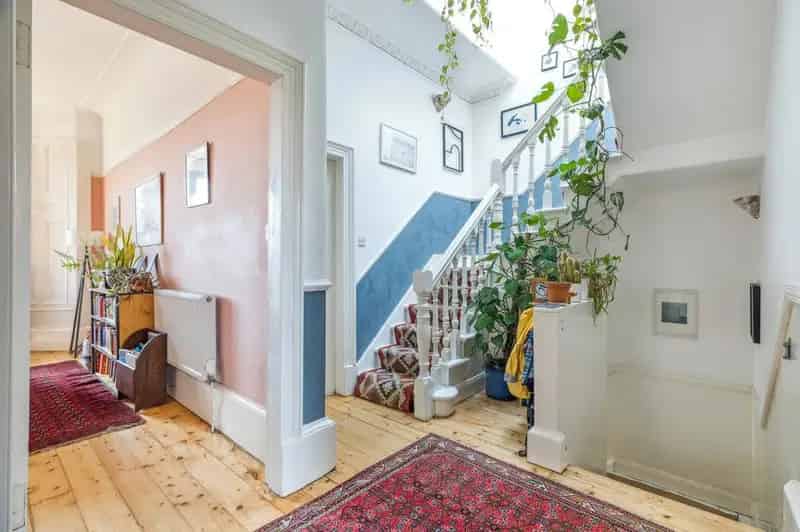 5 Bedroom Apartment for Sale - Double Upper Conversion with Garden