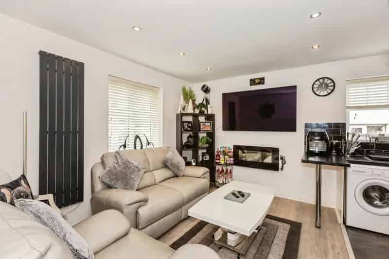 1 Bedroom Flat near M4 Swansea City Centre - Modern Flat for Sale