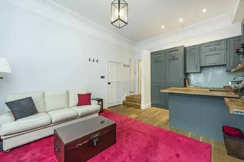 Two Bedroom Flat to Rent in Victorian Conversion