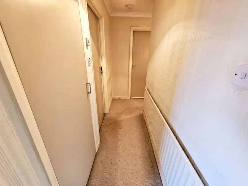 1 Bedroom Apartment for Sale - Modern Auction