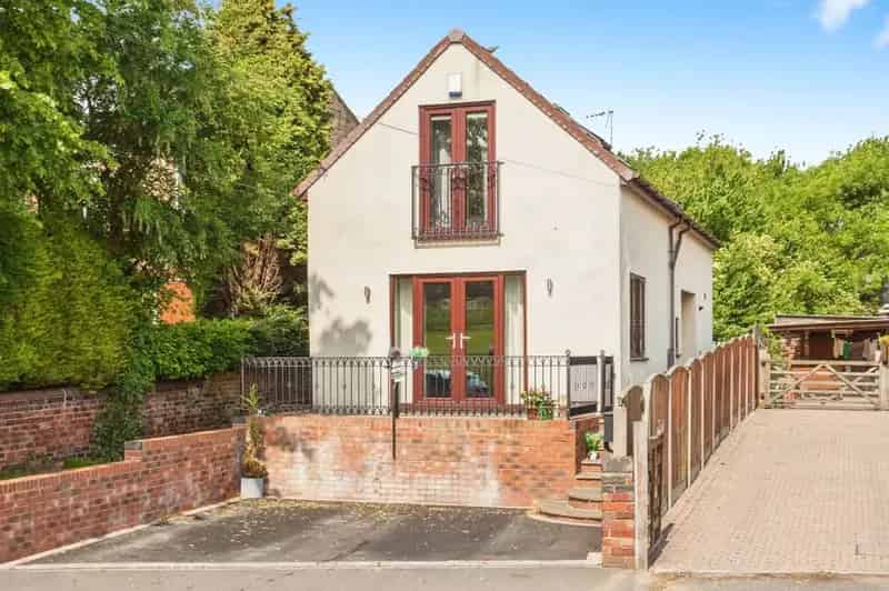 2 Bedroom Period Cottage for Sale