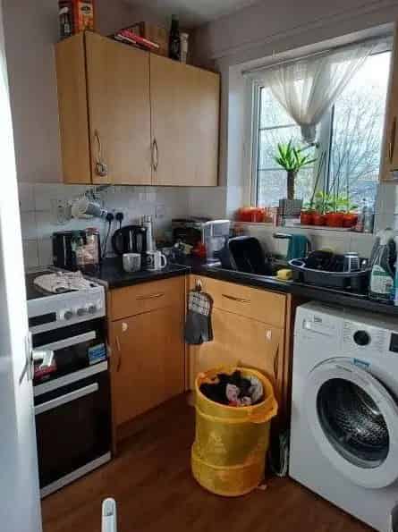 Quiet Flat above Shop Double & Single Bedroom Garden Driveway