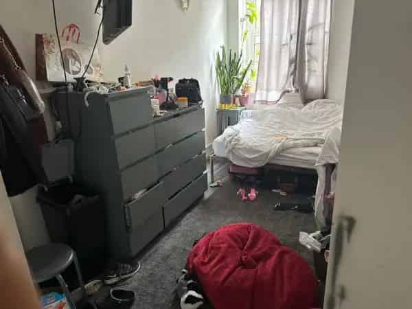 One Bedroom Ground Floor Flat Near Transport and Amenities