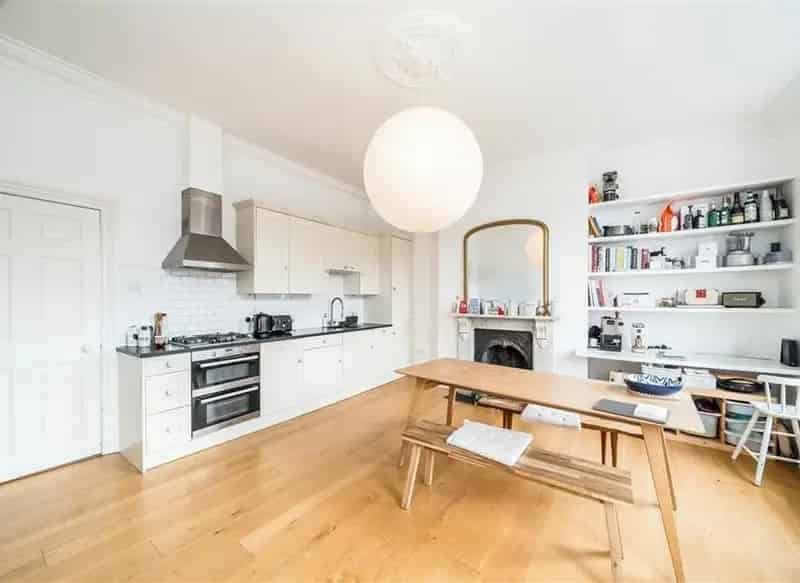 Three Bedroom Split Level Home Near Nine Elms Vauxhall