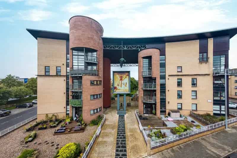 2 Bedroom Apartment Glasgow City For Sale