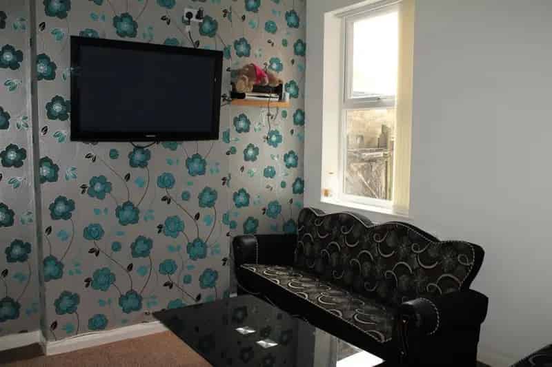 3 Bedroom Mid Terrace House For Sale
