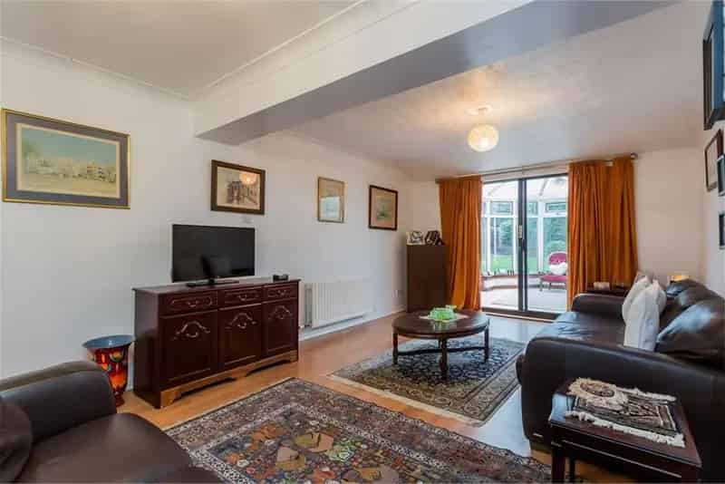 4 Bed Detached House with 2 Reception Rooms and Conservatory