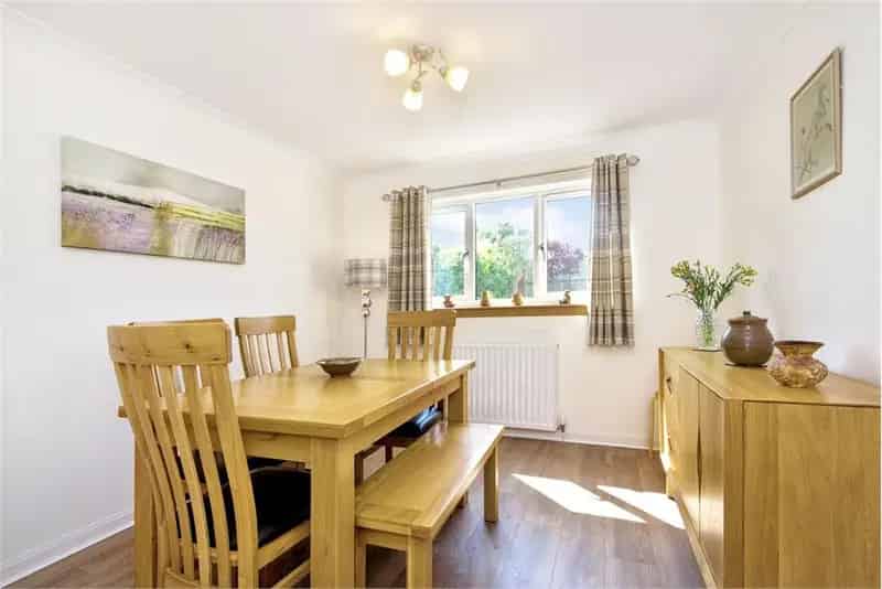 4 Bed Detached House with Sea Views and 2 Reception Rooms