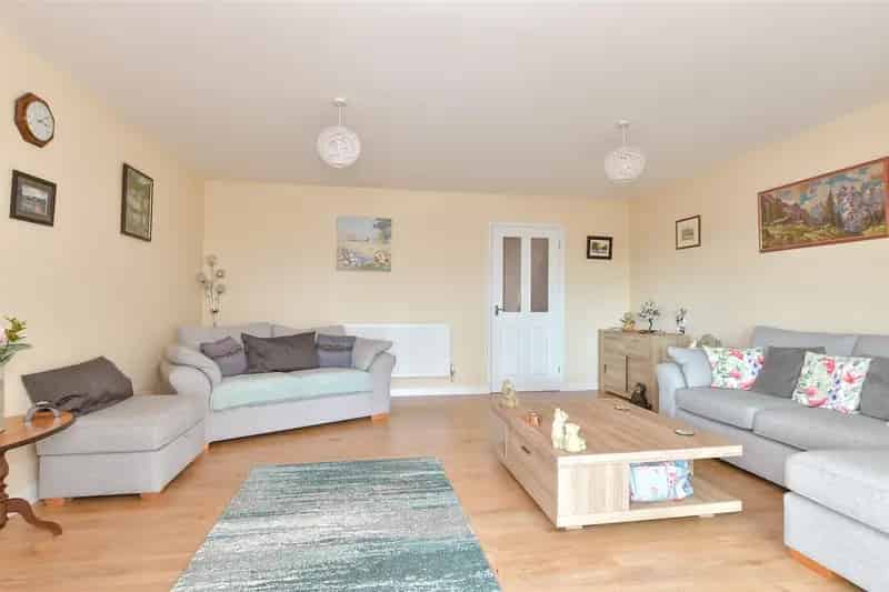 3 Bedroom Chalet Bungalow For Sale