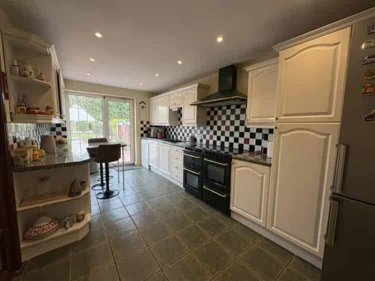 4 Bedroom Detached House for Sale Near Amenities
