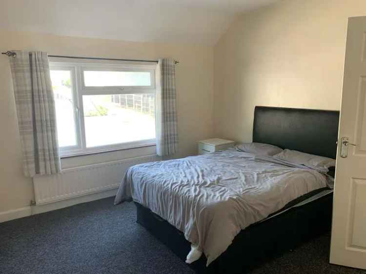 3 Bedroom Semi Detached House To Let Electricity Included Working Professionals