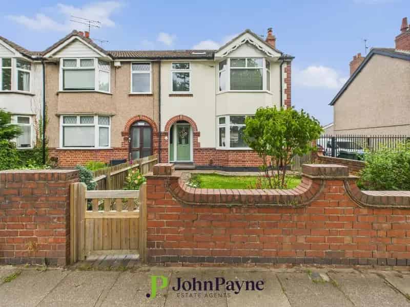 4 Bedroom End of Terrace House for Sale