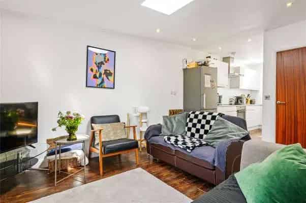 Two Bedroom Apartment in London N1