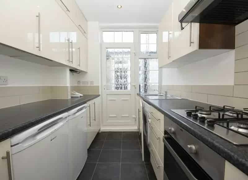 Two Bedroom Apartment Near Hendon Central Station