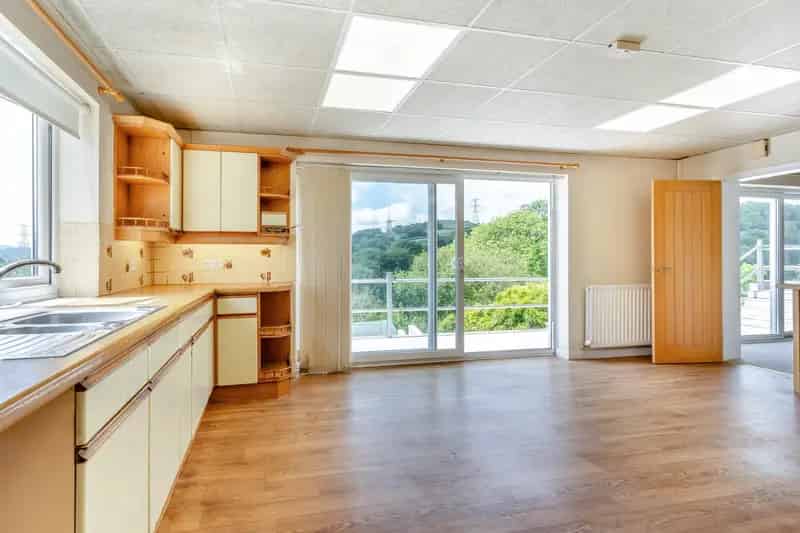 7 Bedroom Detached House with Pool and Stunning Views