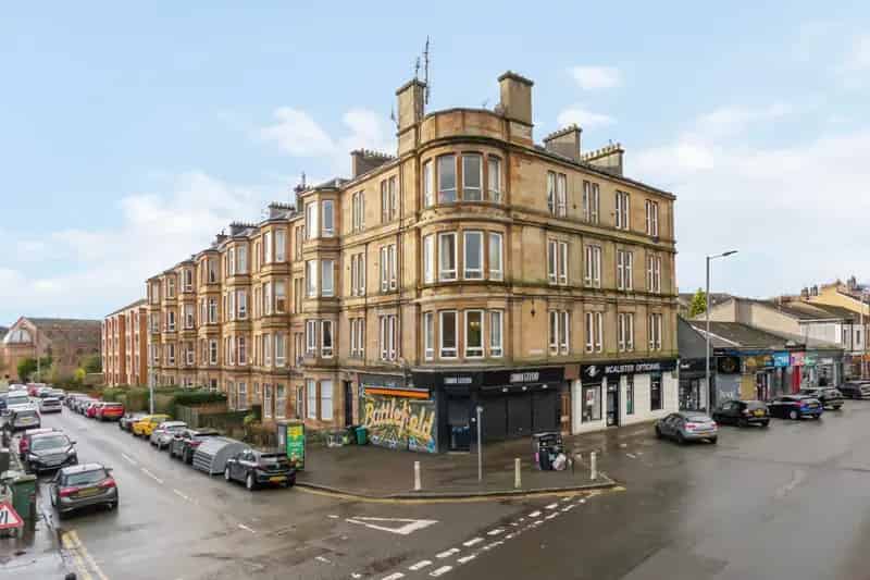 Stunning 2-Bedroom Tenement Flat Langside Glasgow