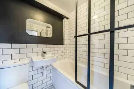 2 Bedroom 88m² Flat London